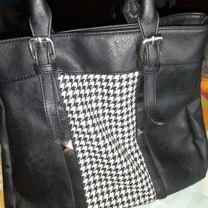 Black and houndstooth

Purse